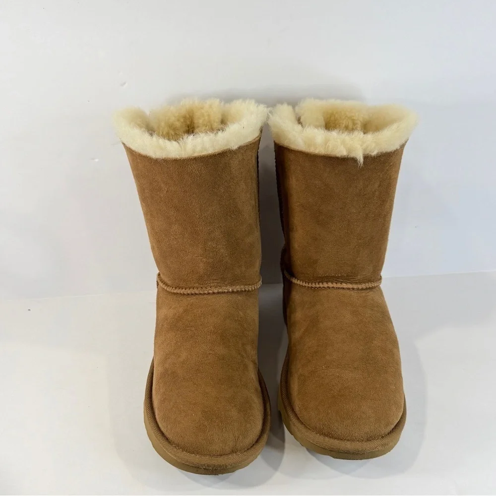 UGG Bailey Bow II Chestnut Sheepskin Boots Women 6 Classic Winter Cozy